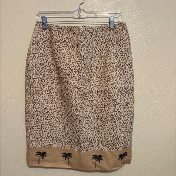 Elegant Leopard Print Pencil Skirt with Palm Detail - Picture 1 of 7